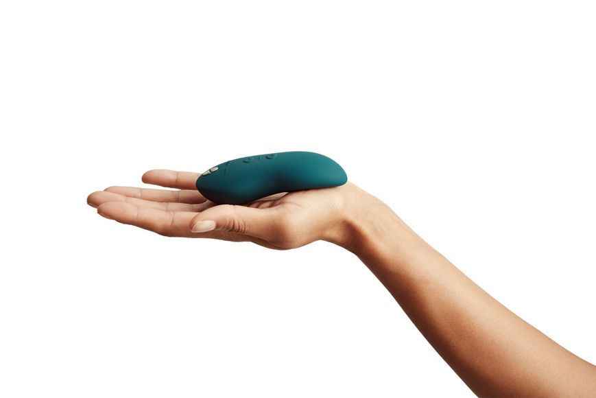 Потужний мінівібромасажер Touch X Green Velvet by We-Vibe, зручно поєднувати з проникним сексом